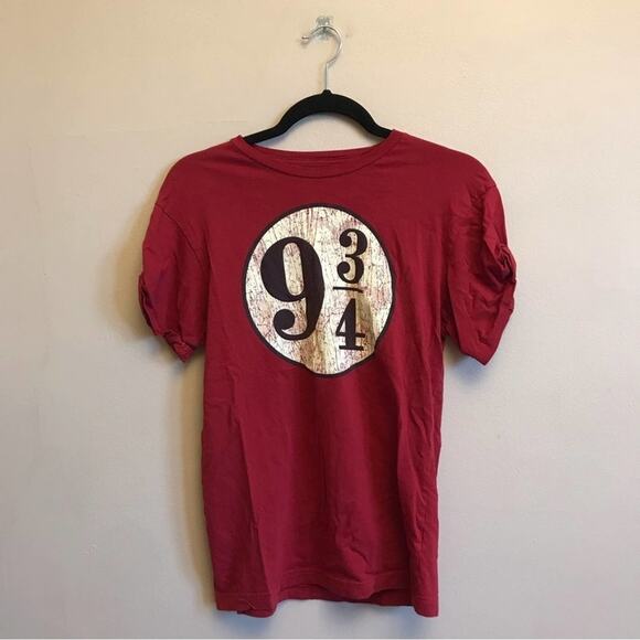Harry Potter S red short sleeve t-shirt platform 9-3/4 train station - Picture 1 of 7